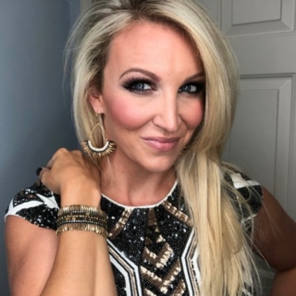 :: Stella & Dot⚜️[GOLD] Pegasus Statement Earrings - Picture 5 of 8